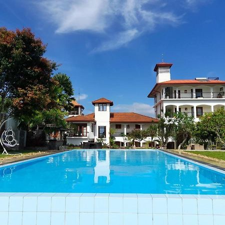 Elegant Hotel Канди Екстериор снимка