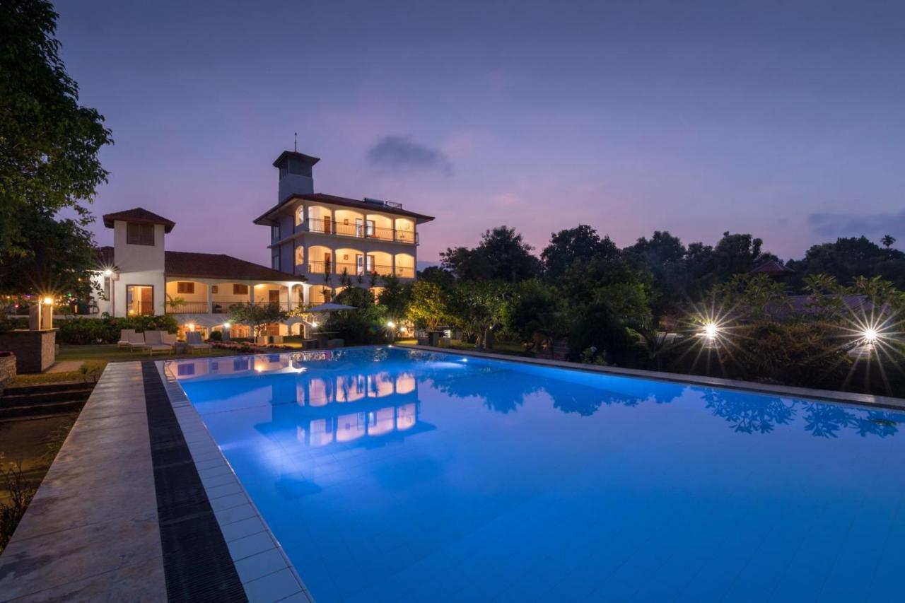 Elegant Hotel Канди Екстериор снимка