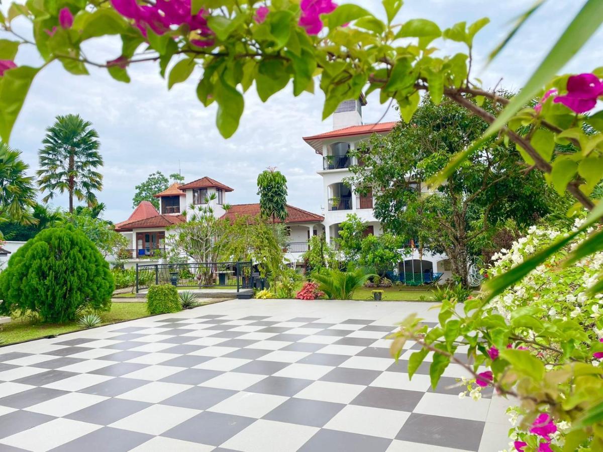 Elegant Hotel Канди Екстериор снимка