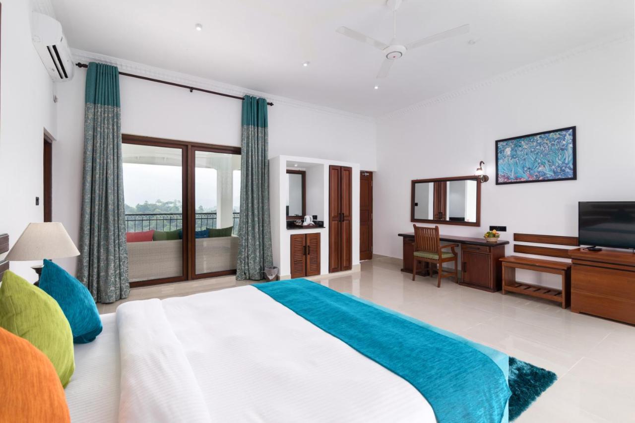 Elegant Hotel Канди Екстериор снимка