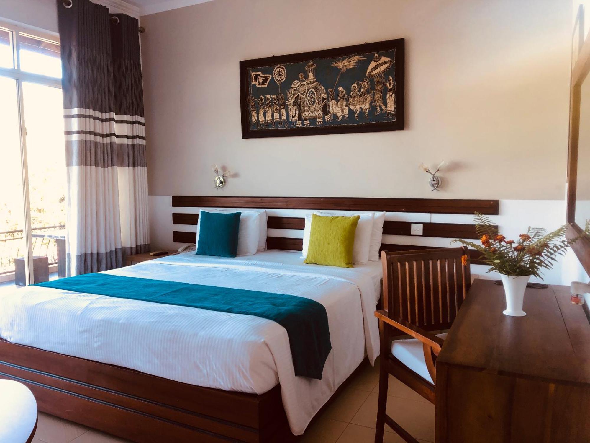 Elegant Hotel Канди Екстериор снимка