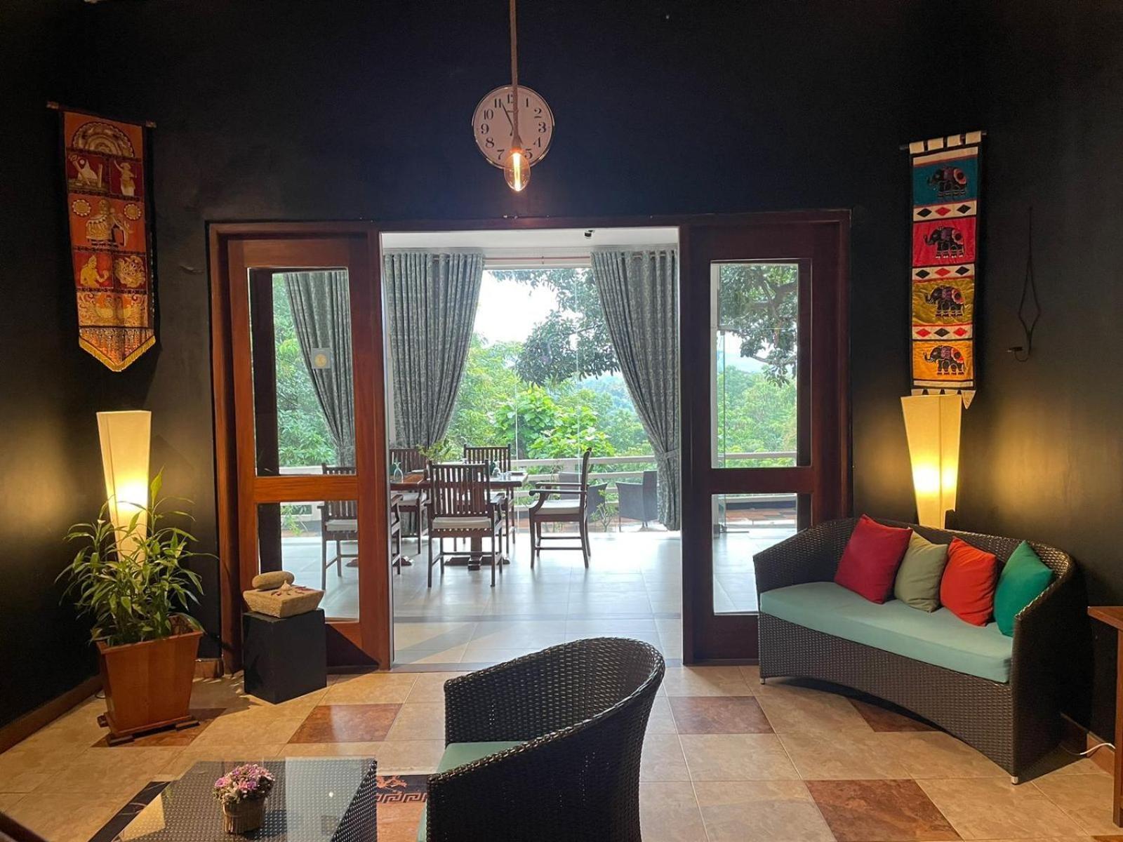 Elegant Hotel Канди Екстериор снимка