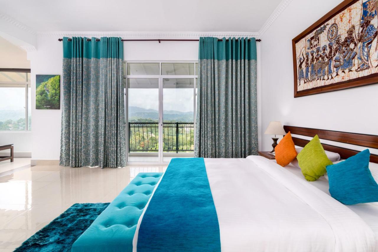 Elegant Hotel Канди Екстериор снимка